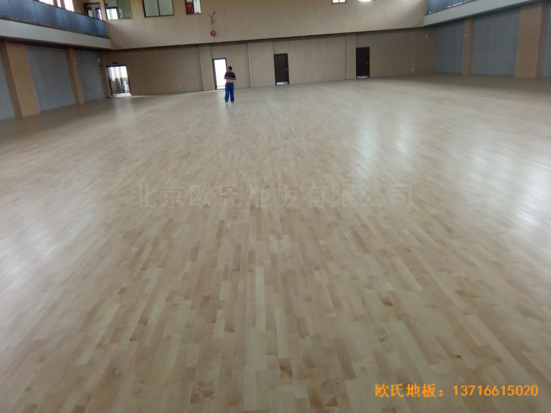 上海寶山區美蘭湖中學運動館運動木地板鋪設案例0