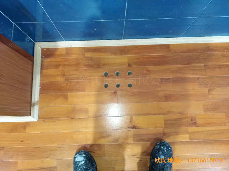 湖南婁底市建設銀行羽毛球館體育地板施工案例3