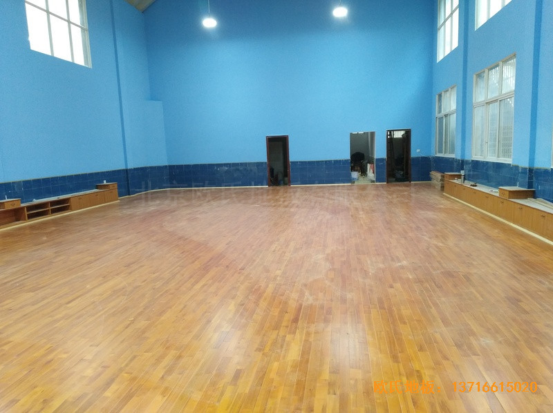 湖南婁底市建設銀行羽毛球館體育地板施工案例4