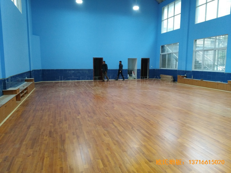 湖南婁底市建設銀行羽毛球館體育地板施工案例5