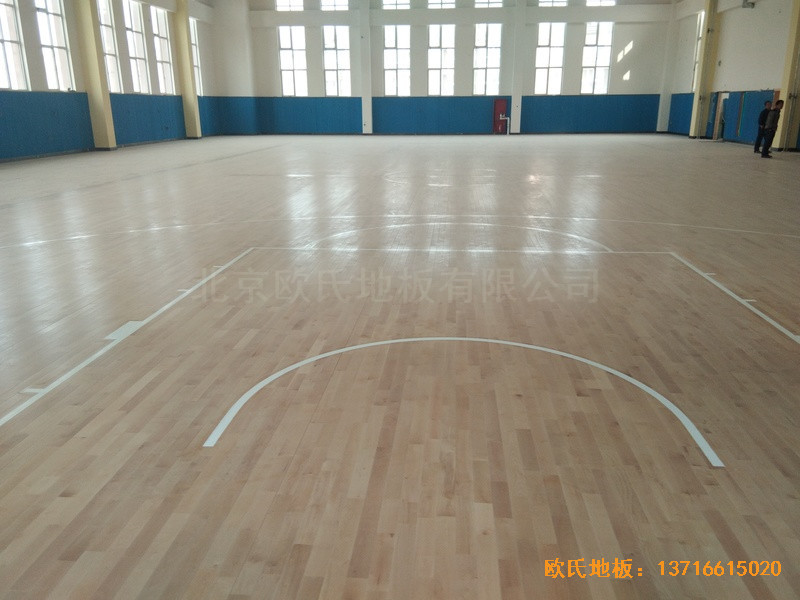 山東李滄徐水路小學籃球館體育木地板鋪設案例3