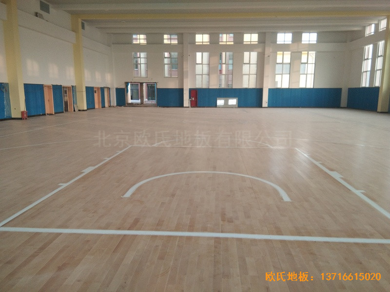 山東李滄徐水路小學籃球館體育木地板鋪設案例5